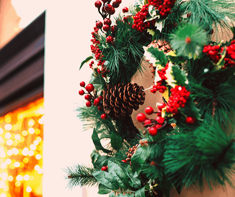 14 Simple Christmas Decoration Ideas For RV Holidays