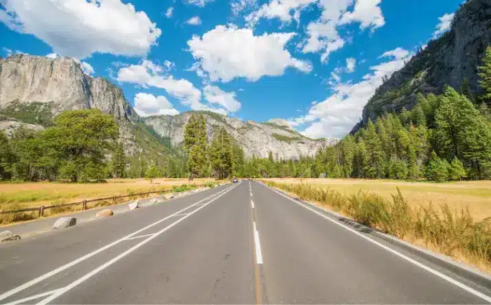 Road leading to Yosemite National Park