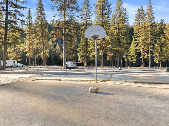 Outdoor basketball court at Thousand Trails campground near Yosemite National Park