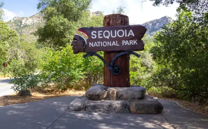 Entrance sign to Sequoia National Park